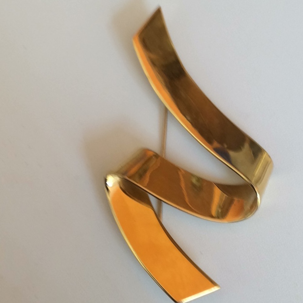Monet gold brooch